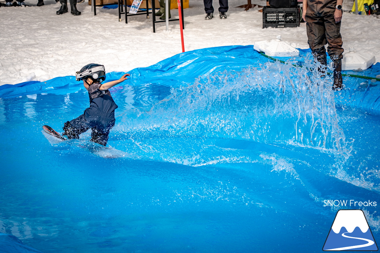 富良野スキー場｜いよいよインターナショナルなイベントに？！春シーズン恒例『第13回 Pond Skimming 池渡り』開催～♪